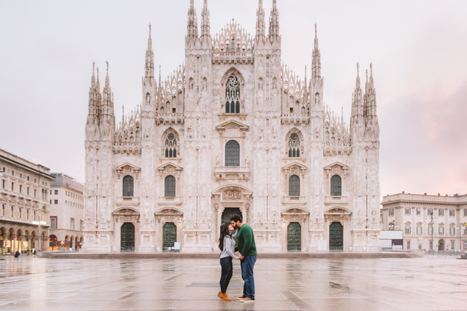 honeymoon photographer milan duomo